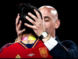 Luis Rubiales kissing Jenni Hermoso after the Spanish women's soccer team won the World Cup